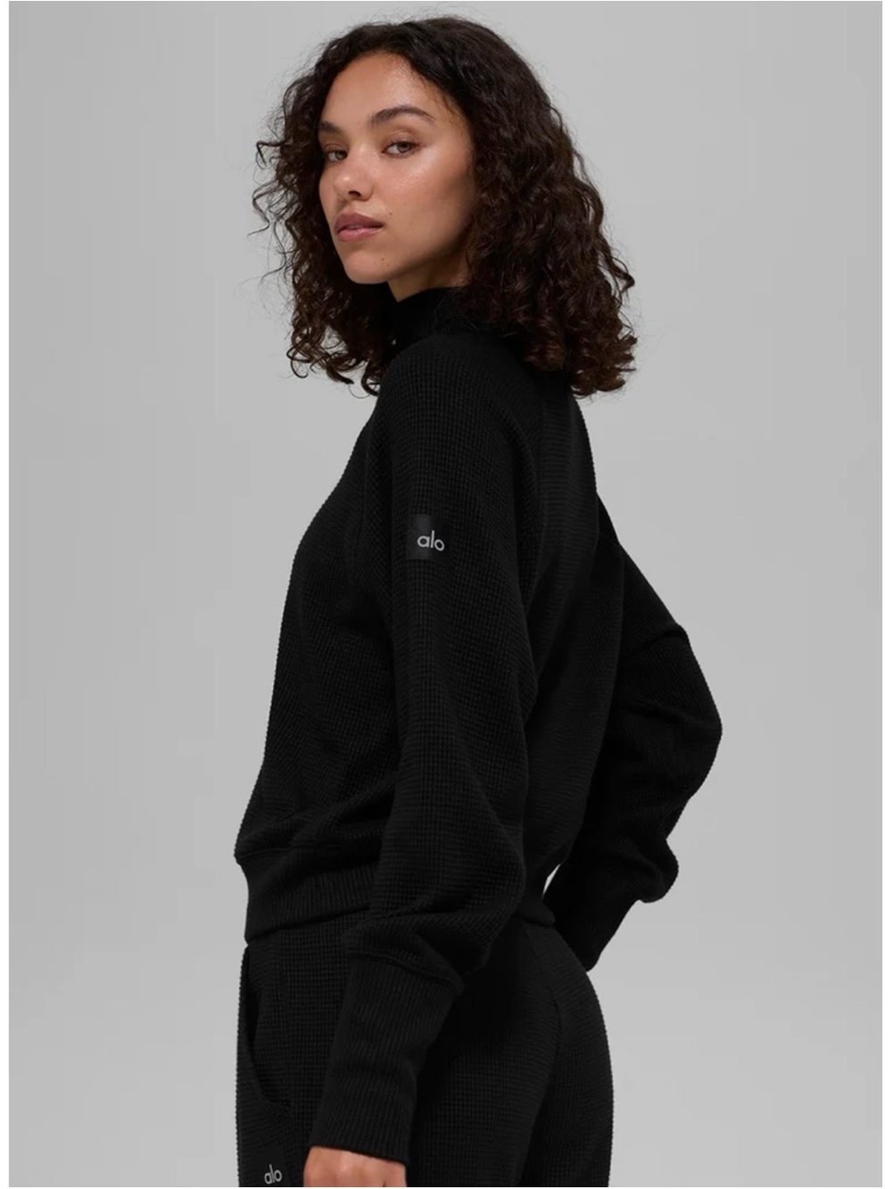 ALO Yoga Waffle Weekend
Escape Mock Neck Sweatshirt Black